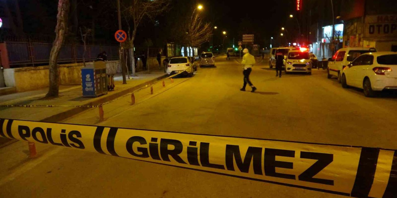 Cadde ortasında silahlı kavga: 2 yaralı