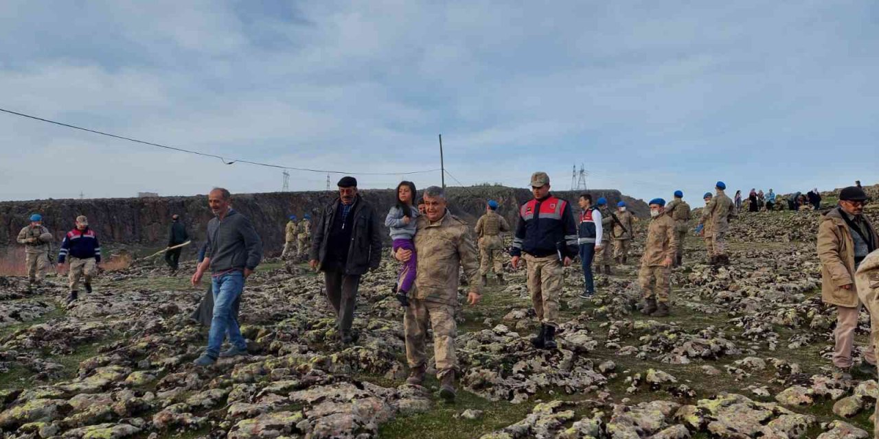 Down sendromlu kayıp çocuğu jandarma dağlık alanda buldu