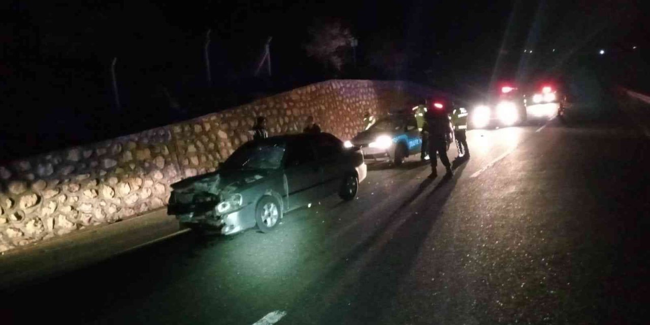 Otomobil ile motosiklet çarpıştı: 1 ölü, 1 yaralı