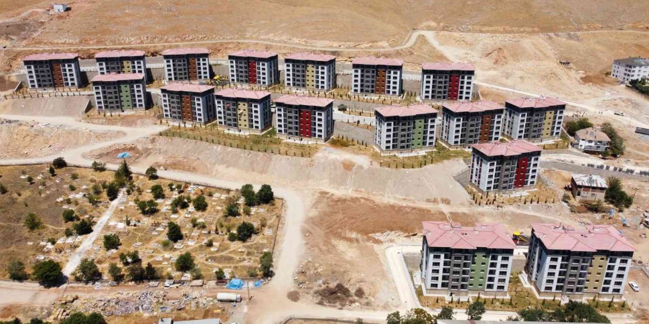 304 depremzede daha evlerine kavuştu