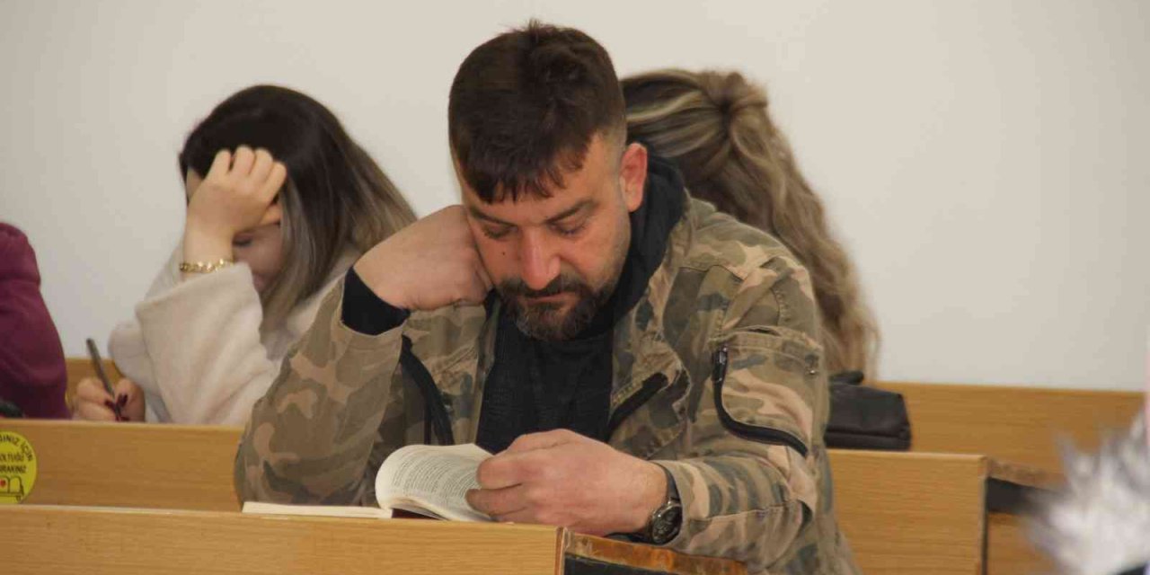 Kızıyla birlikte üniversite sınavına girmişti, şimdi 3. üniversitesini bitirmeye çalışıyor
