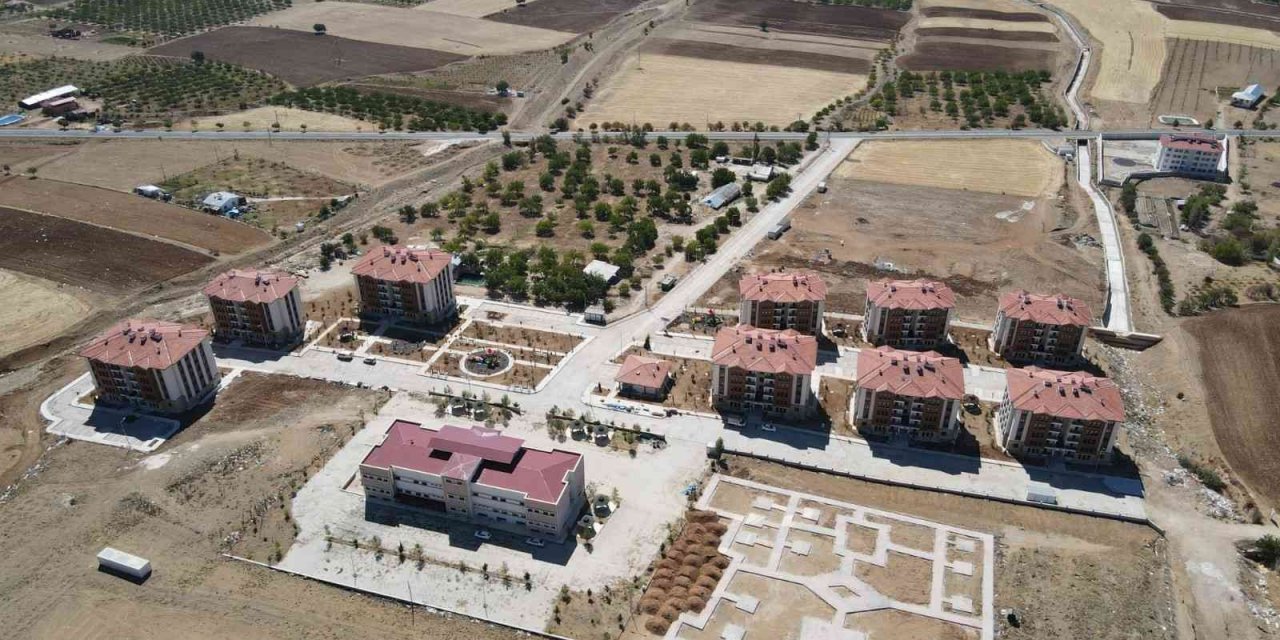 Baskil de 275 depremzede evlerine kavuştu
