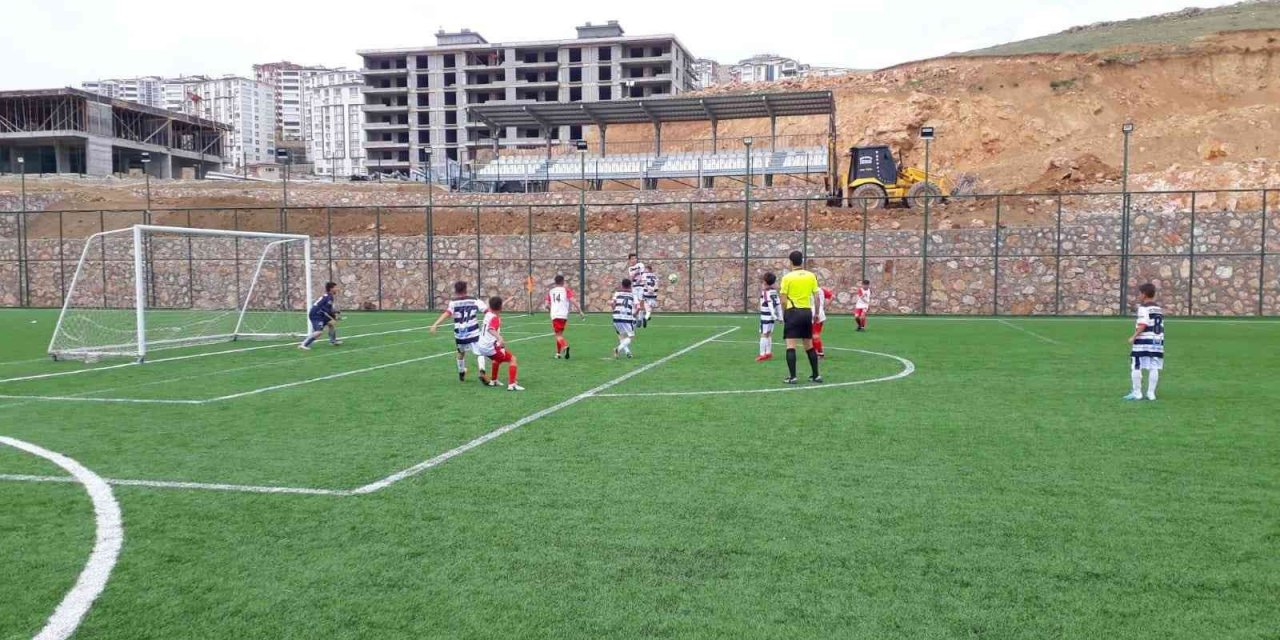 Futbol küçükler grup maçları Elazığ’da başladı