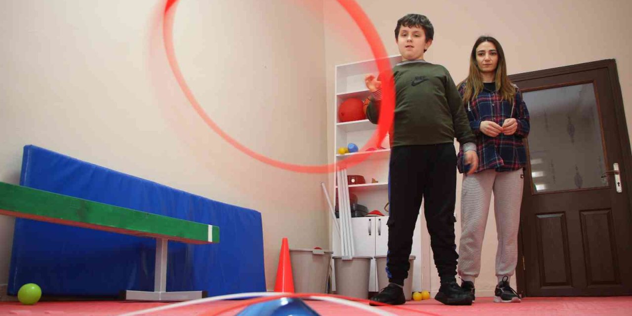 Evlatlarına otizm tanısı konulan çift, vakıf kurarak hayatlarını otizmli bireylere adadı