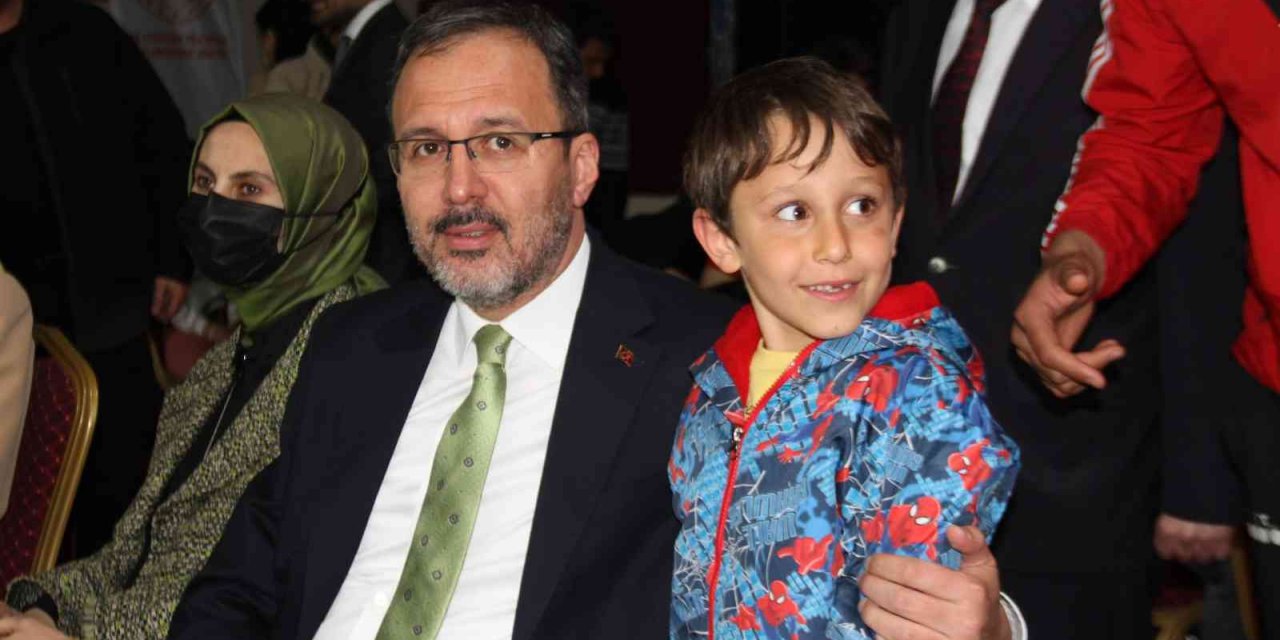 Bakan Kasapoğlu, Elazığ’da gençlerle bir araya geldi
