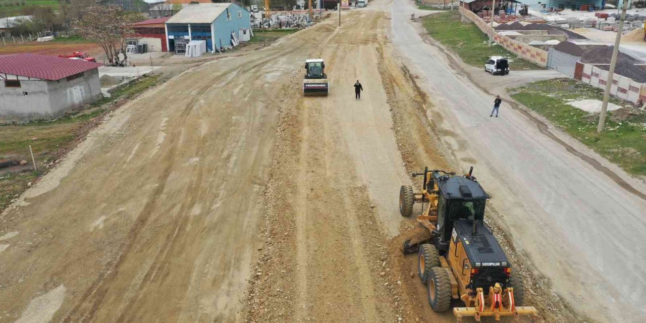 Elazığ Belediyesi yol yapım çalışmalarını sürdürüyor