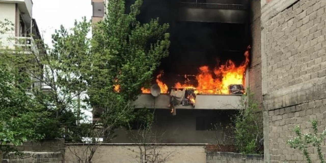 Ev yangınında daire kullanılamaz hale geldi