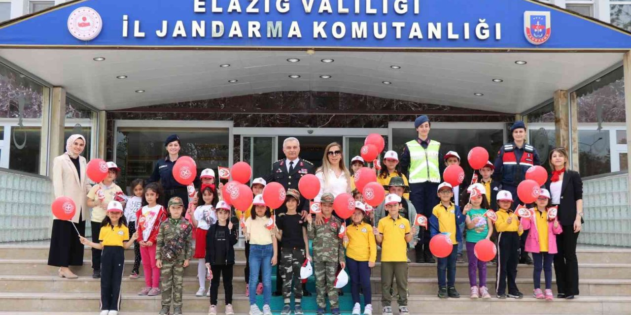 Jandarma ekipleri, çocukları misafir etti