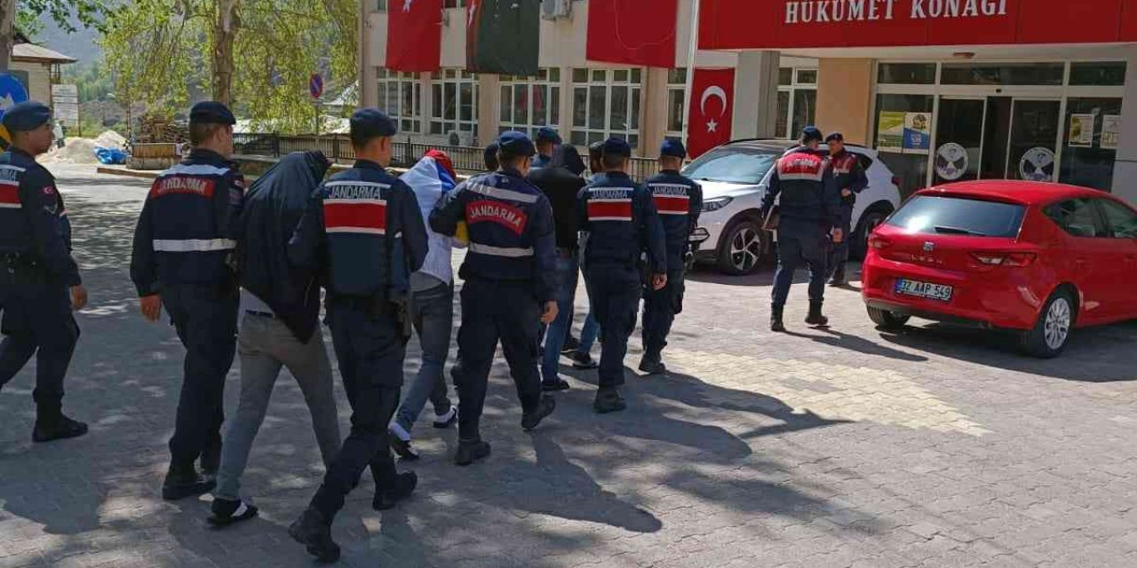 Hayvan çiftliğinden hırsızlık yapan 4 şüpheli yakalandı