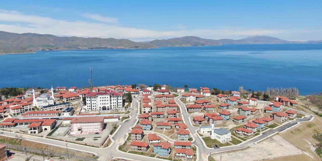 Gürgen, “Elazığ’da 19 bin 174 konutun kuraları çekildi, vatandaşlarımıza teslim edildi”