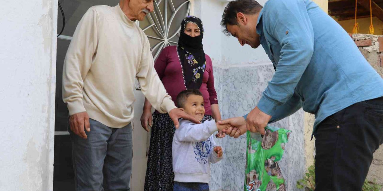 Sivrice ilçesinin bayram şekeri, kolonya ve tıraşı kaymakamlıktan