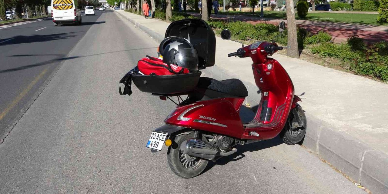 Elazığ’da Kadın Sürücü Motosiklet İle Yayaya Çarptı: 2 Yaralı
