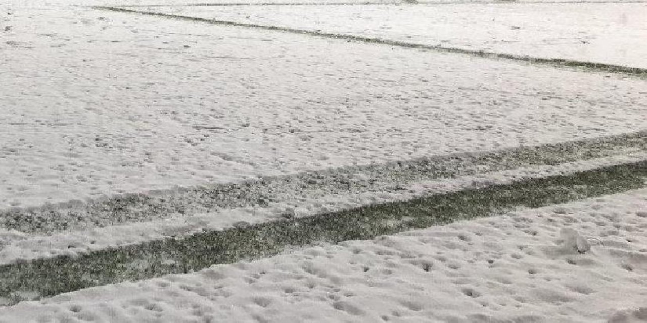 Elazığ’da amatör liglerdeki spor müsabakalarına kar engeli