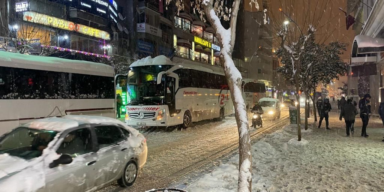 Yollarda mahsur kalan vatandaşlar yurt ve otellere yerleştirildi