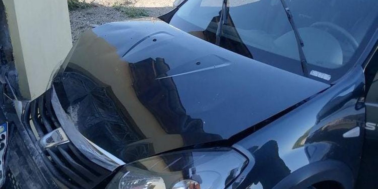 Elazığ’da Kontrolden Çıkan Hafif Ticari Araç Eve Çarptı