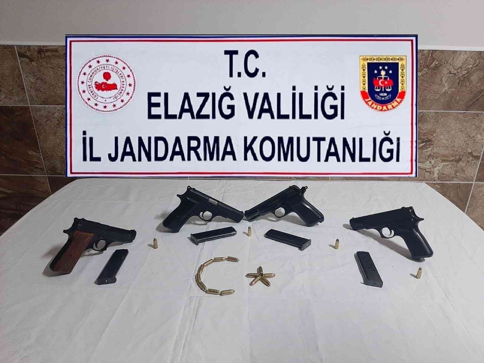 Silah kaçakçıılığı yapan 2 kişi yakalandı