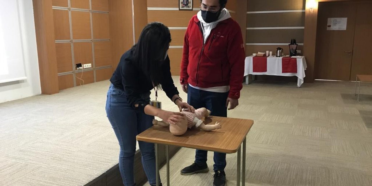 Kızılay tarafından hastane çalışanlarına ilk yardım eğitimi verildi