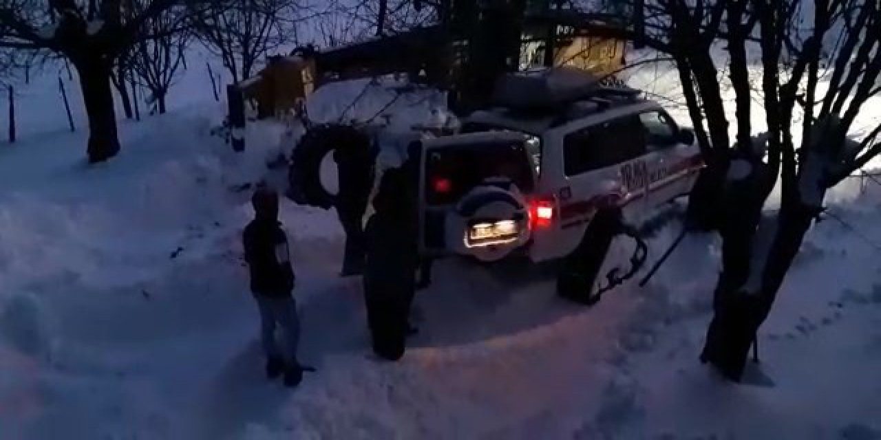 Arıcak ilçesinde hasta vatandaşın yardımına paletli ambulans yetişti