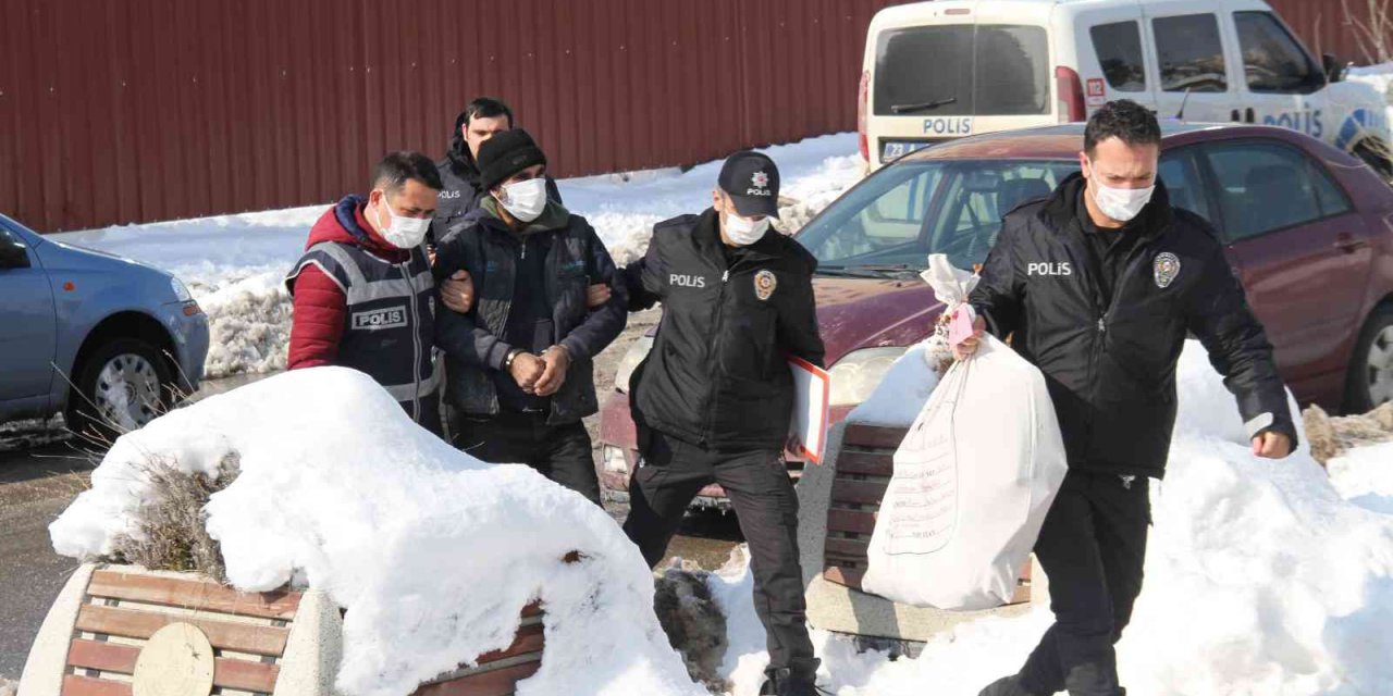 Bakır kablo ve hurda çalan şüpheli suçüstü yakalandı