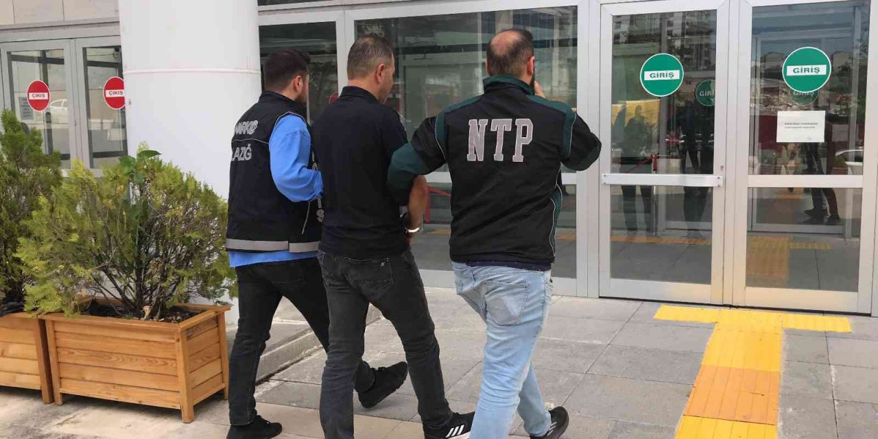 Salça Bidonunda Uyuşturucu Taşıyan 2 Şüpheli Tutuklandı