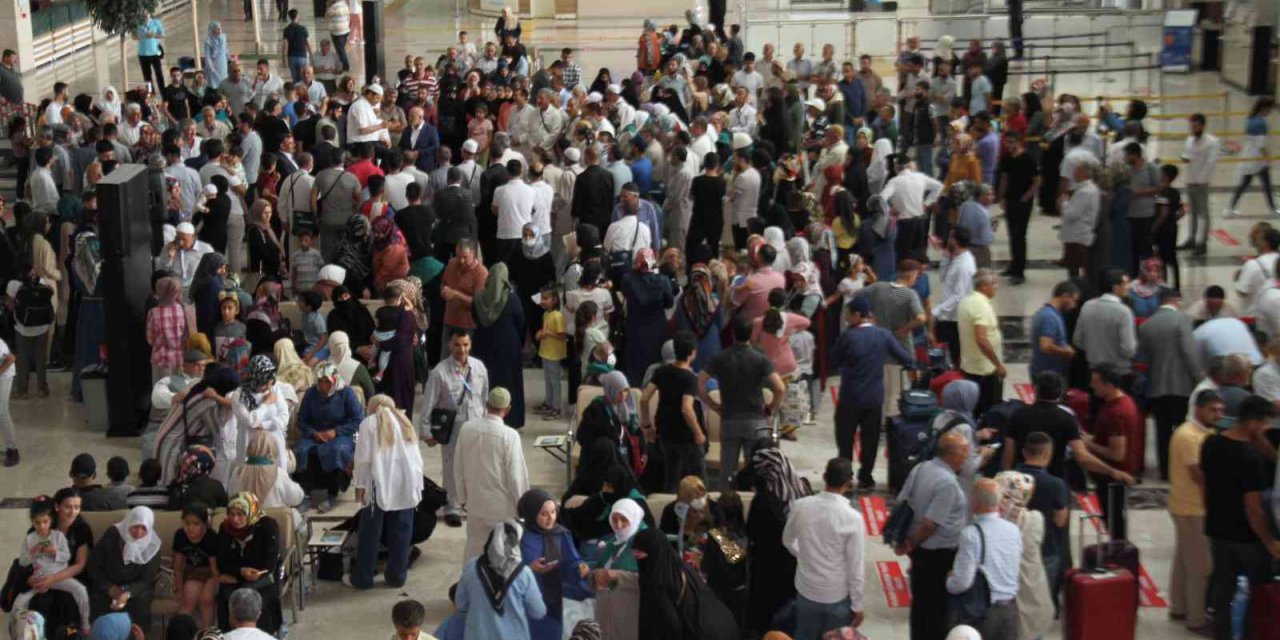 Elazığ’da Pandeminin Ardından İlk Hacı Kafilesi Yola Çıktı