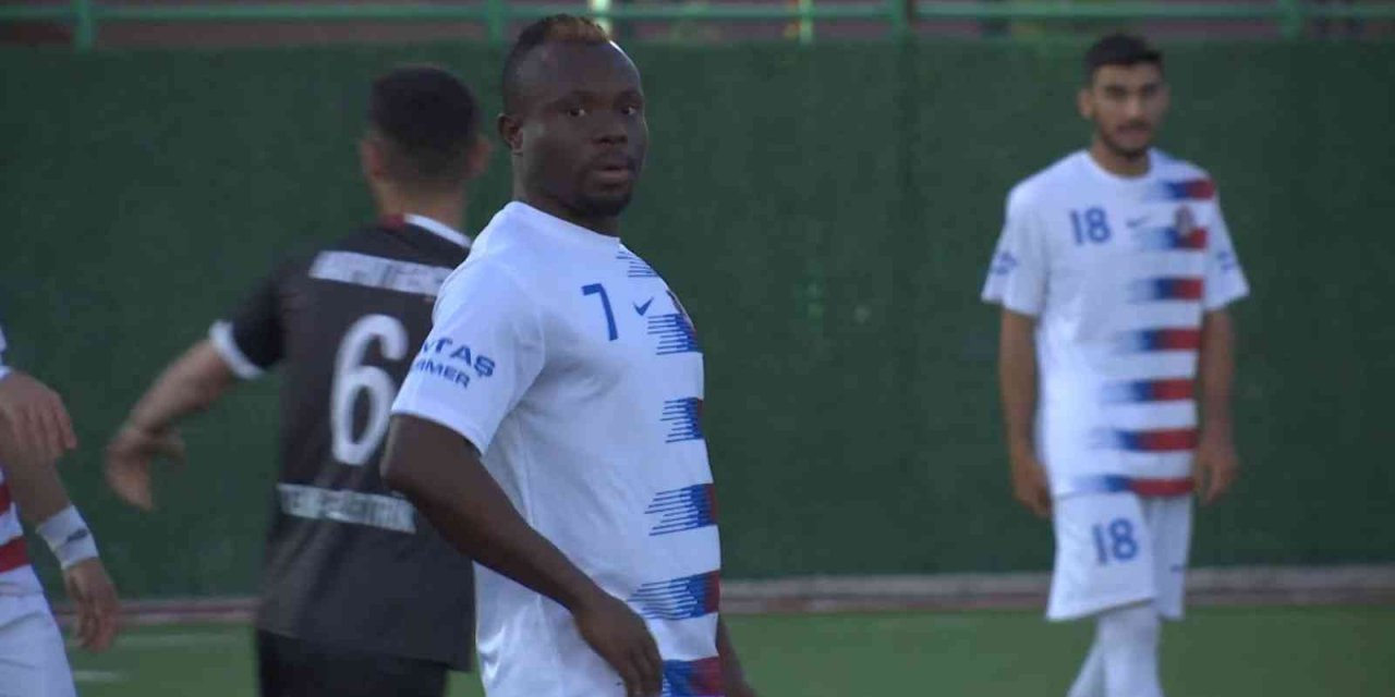 Okumak İçin Elazığ’a Gelen Afrikalı Öğrencilerin Hayali Futbolcu Olmak