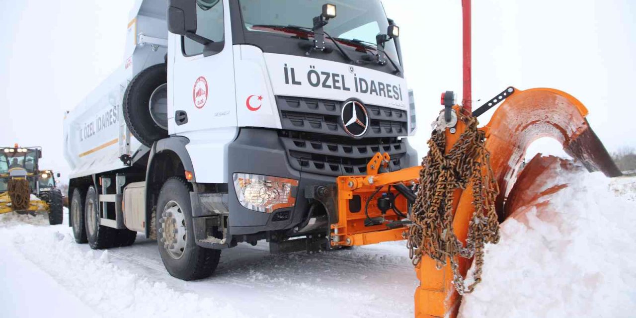 41 köy yolunun ulaşıma açılması için ekiplerin çalışmaları sürüyor