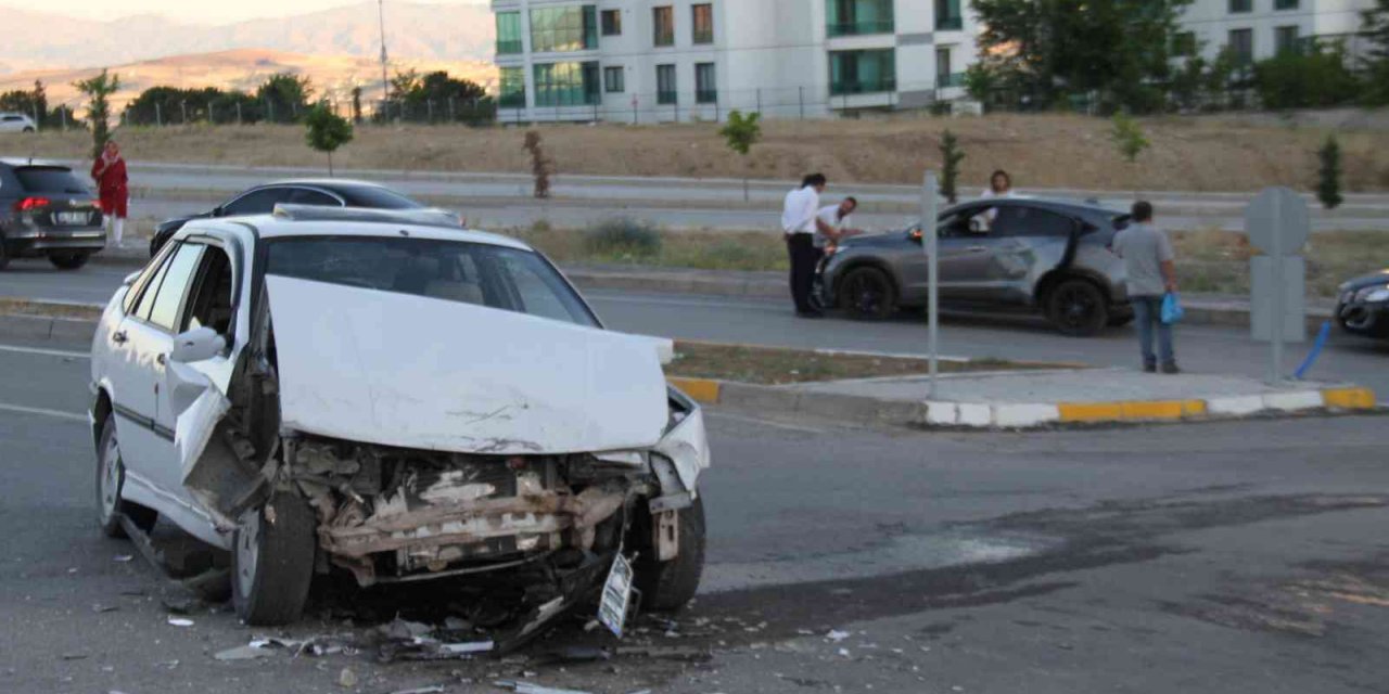 Elazığ’da Trafik Kazası: 3 Yaralı