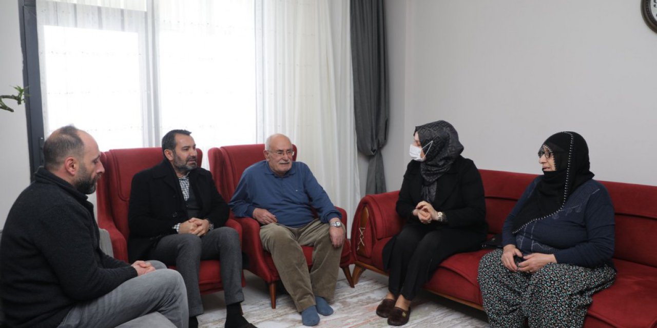 Belediye Başkanı Şerifoğulları, depremde yakınlarını kaybeden ailelerle bir araya geldi