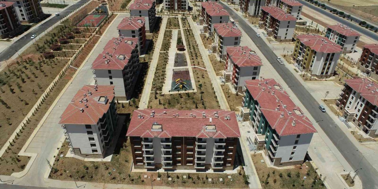 Yeni evlerine kavuşan depremzedeler: “Evler 5 yıldızlı otel gibi”
