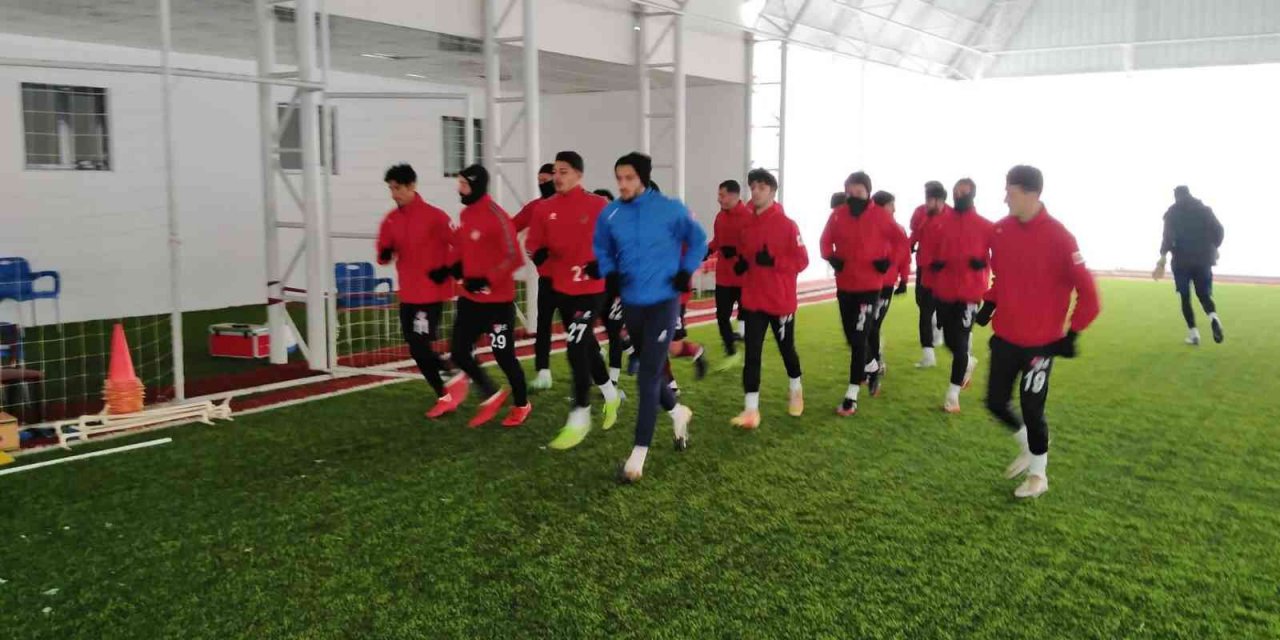 Elazığspor, hazırlıklarını halı sahada sürdürüyor