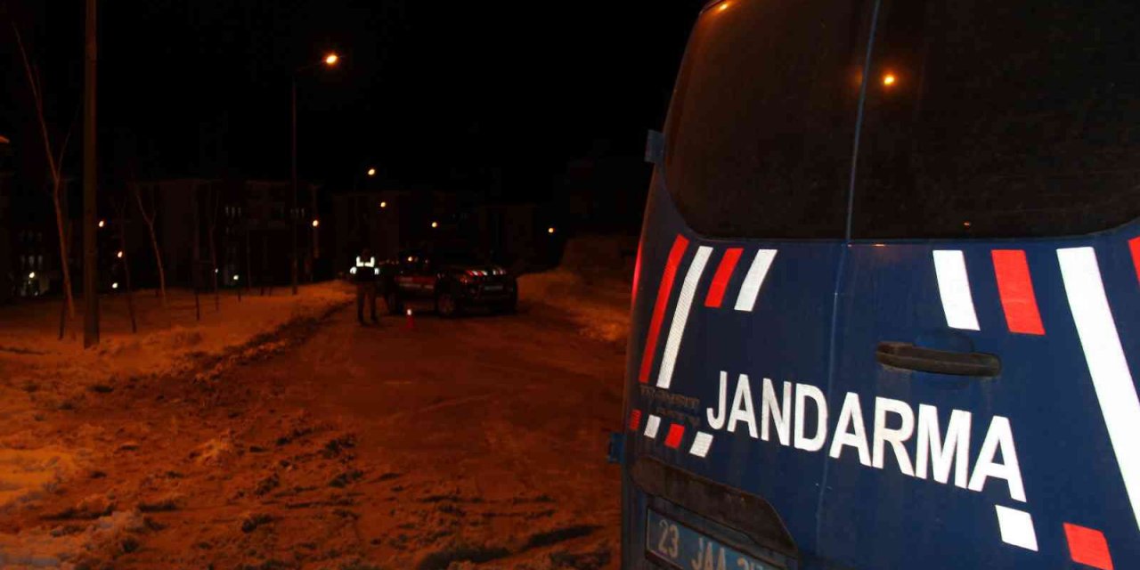 Silahlı, bıçaklı kavga: 2 yaralı