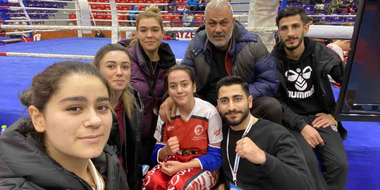 Kick boksçularımız Ordu’dan 10 madalya ile dönüyor