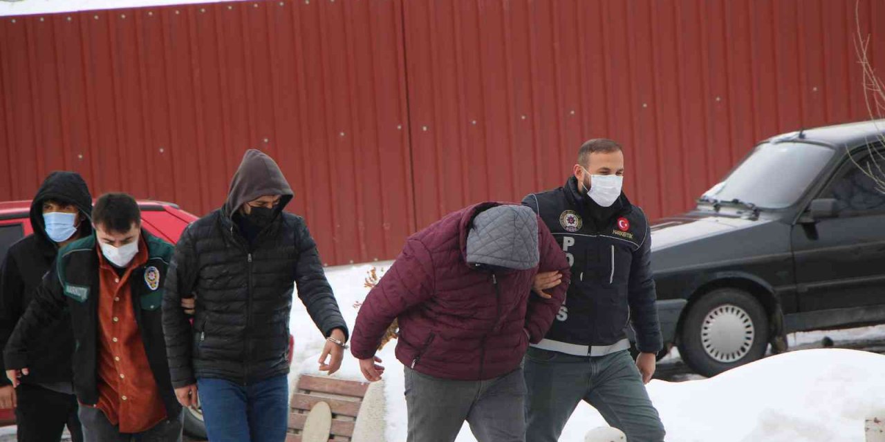 Uyuşturucuyla mücadele operasyonu: 2 gözaltı