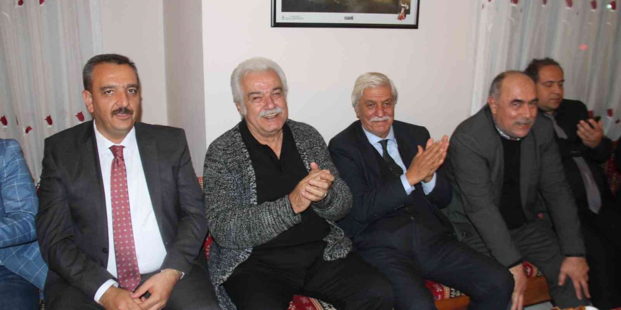 Usta Sanatçı Serdar Gökhan, Elazığ Kürsübaşı Etkinliğinde Doyasıya Eğlendi