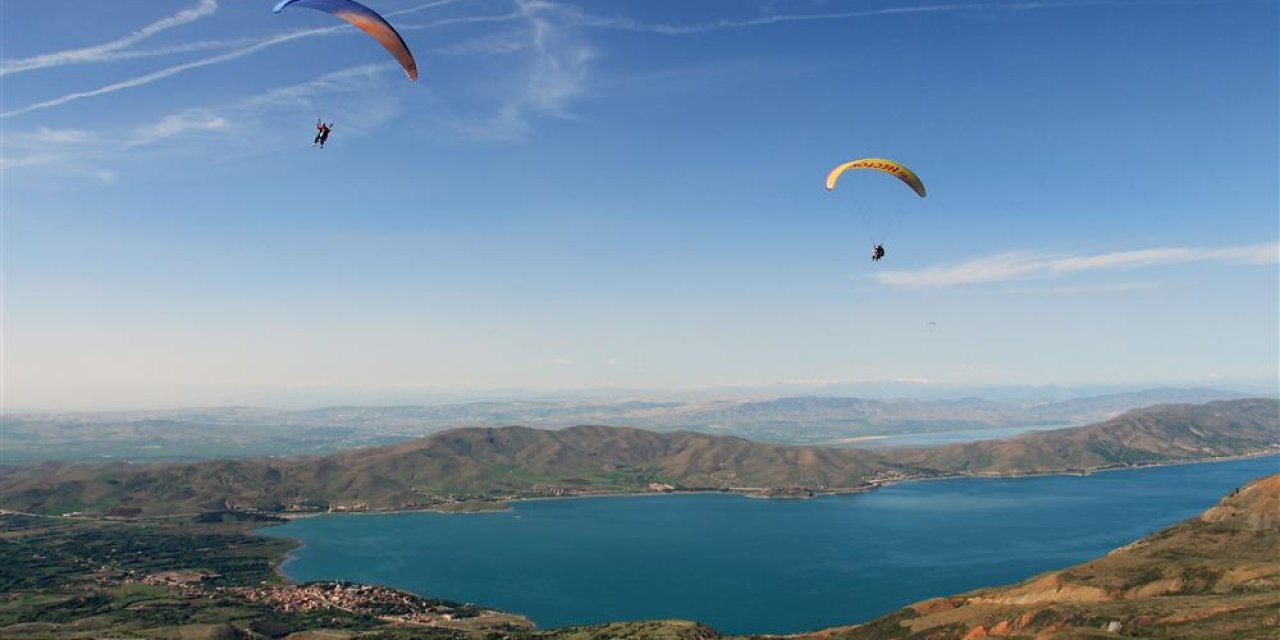 Sivrice Yamaç Paraşütü ve Hazar Gölü Tekne Turu