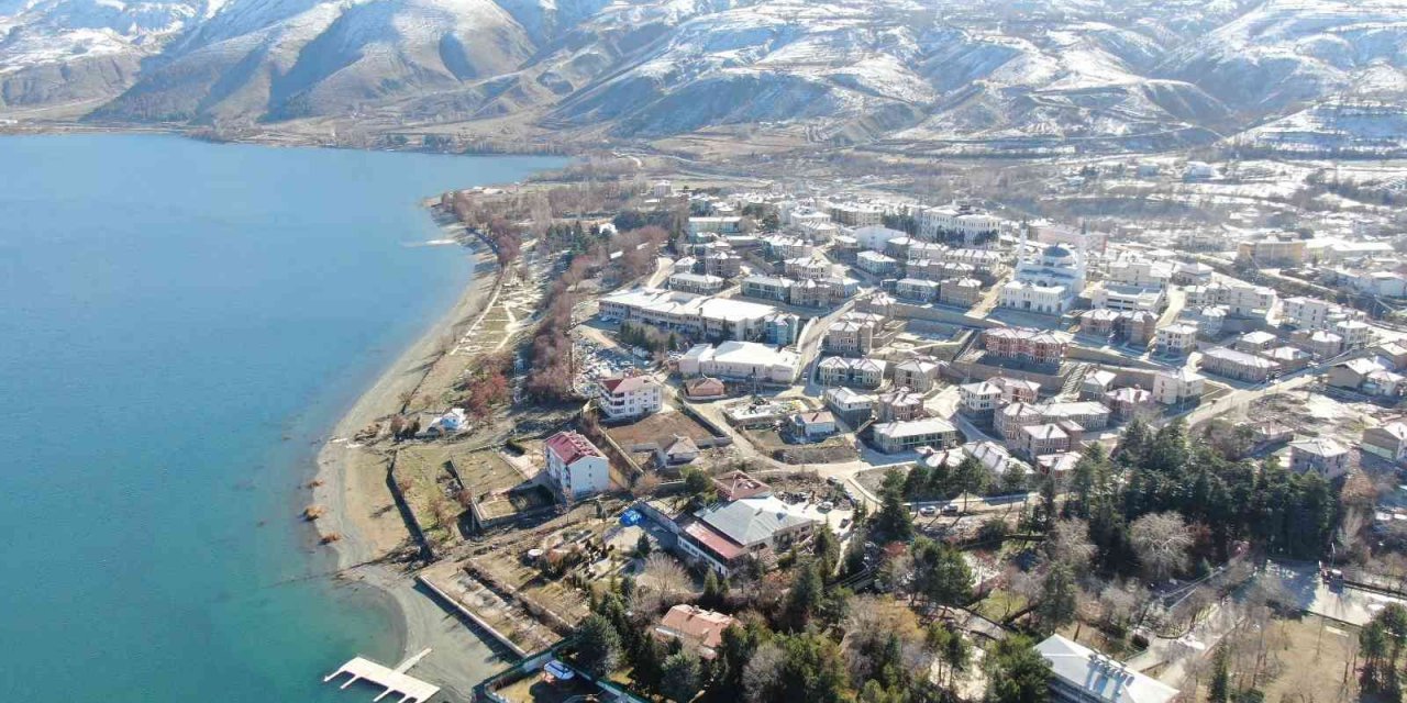 Depremin merkez üssü Sivrice’de kaymakamlık, esnafı yalnız bırakmıyor