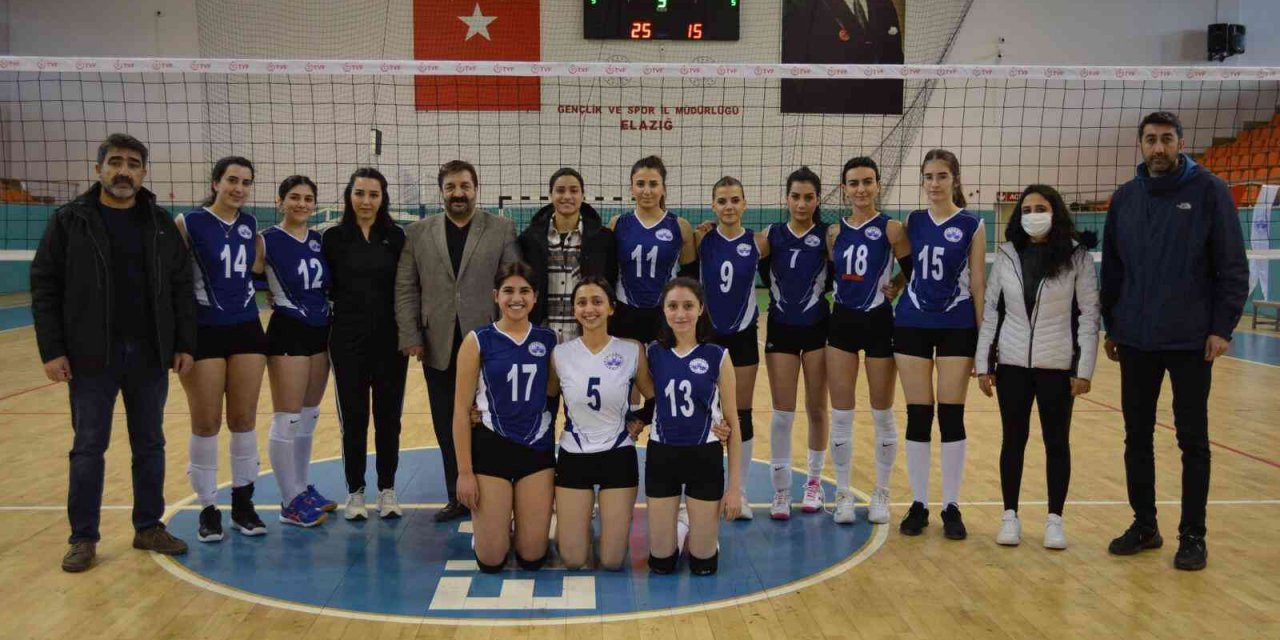 Voleybol 2. Lig: Elazığ Belediyesi: 3 - Mardin Gençlikspor: 0