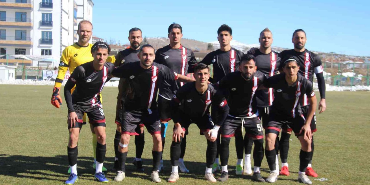 Elazığspor, Karaman’a 20 futbolcuyla gitti
