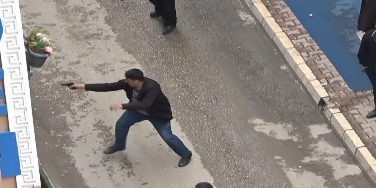Silahlı kavgada ortalık savaş alanına döndü: 1 yaralı