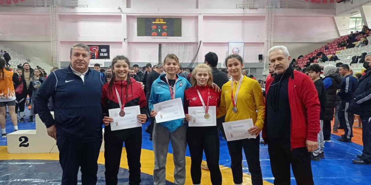 Elazığlı güreşçi Türkiye 2.’si oldu