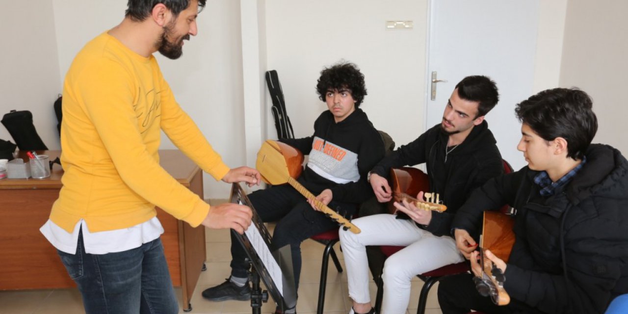 Elazığ Belediyesinden çocuk ve gençlere müzik eğitimi