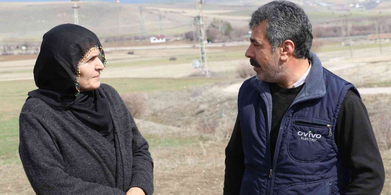 Elazığ’ın ilk kadın muhtarıydı, koltuğu eşinden devraldı, köyün Emine ablası oldu