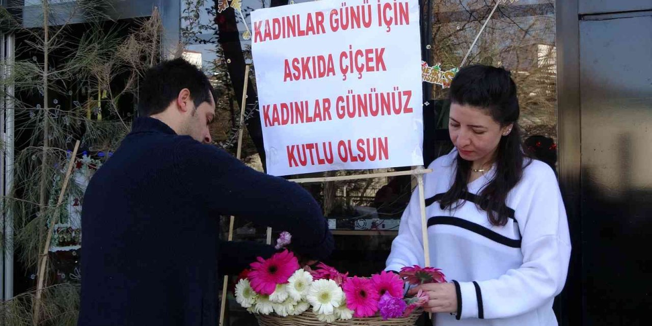 14 Şubat’ta askıda çiçek kampanyası başlatmıştı, 8 Mart’ta da o geleneği devam ettirdi