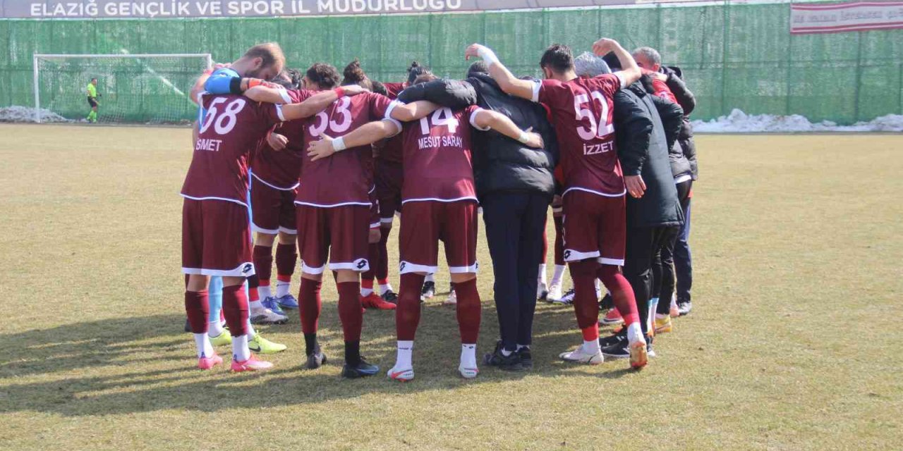 Elazığspor, 20 futbolcuyla Adıyaman’da