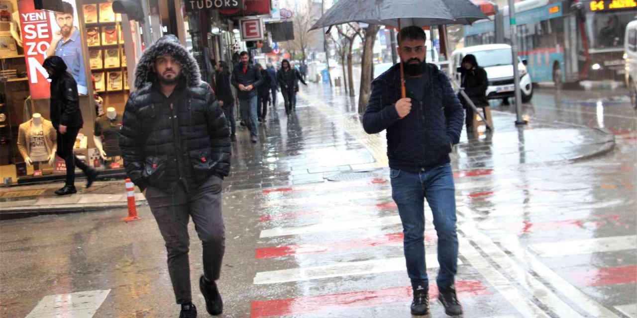 Elazığ’da sağanak yağış ekili oldu