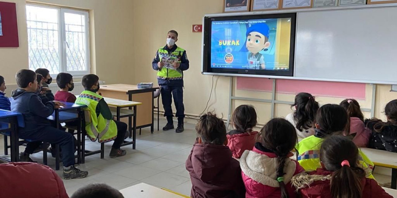 Jandarmadan çocuklara trafik eğitimi