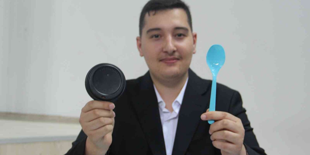Doğada çözünerek bitkiye dönüşen plastik üretti