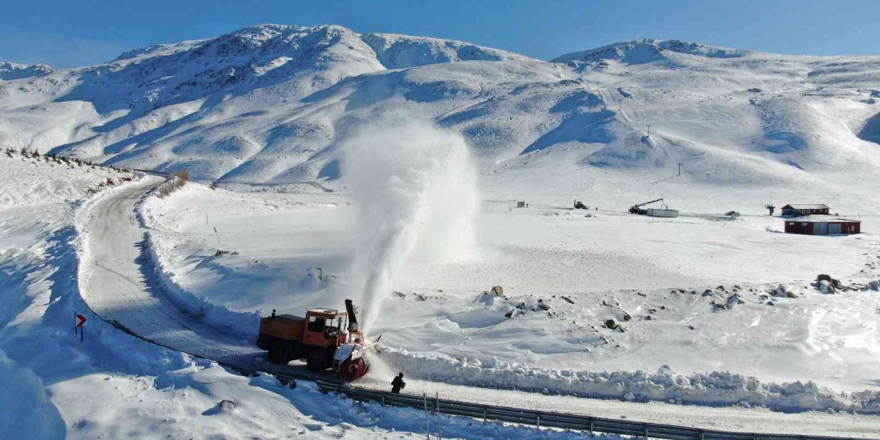 86 köy yolu ulaşıma kapandı
