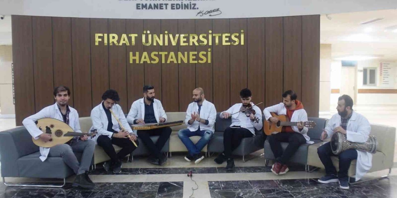 Doktor ve öğrencilerin ’Korosu’ şiddete karşı sağlıkçıların sesi oldu